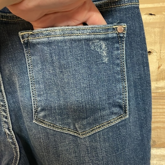 Judy Blue size 1/25 relaxed fit high waist medium wash distressed jeans - Picture 10 of 15